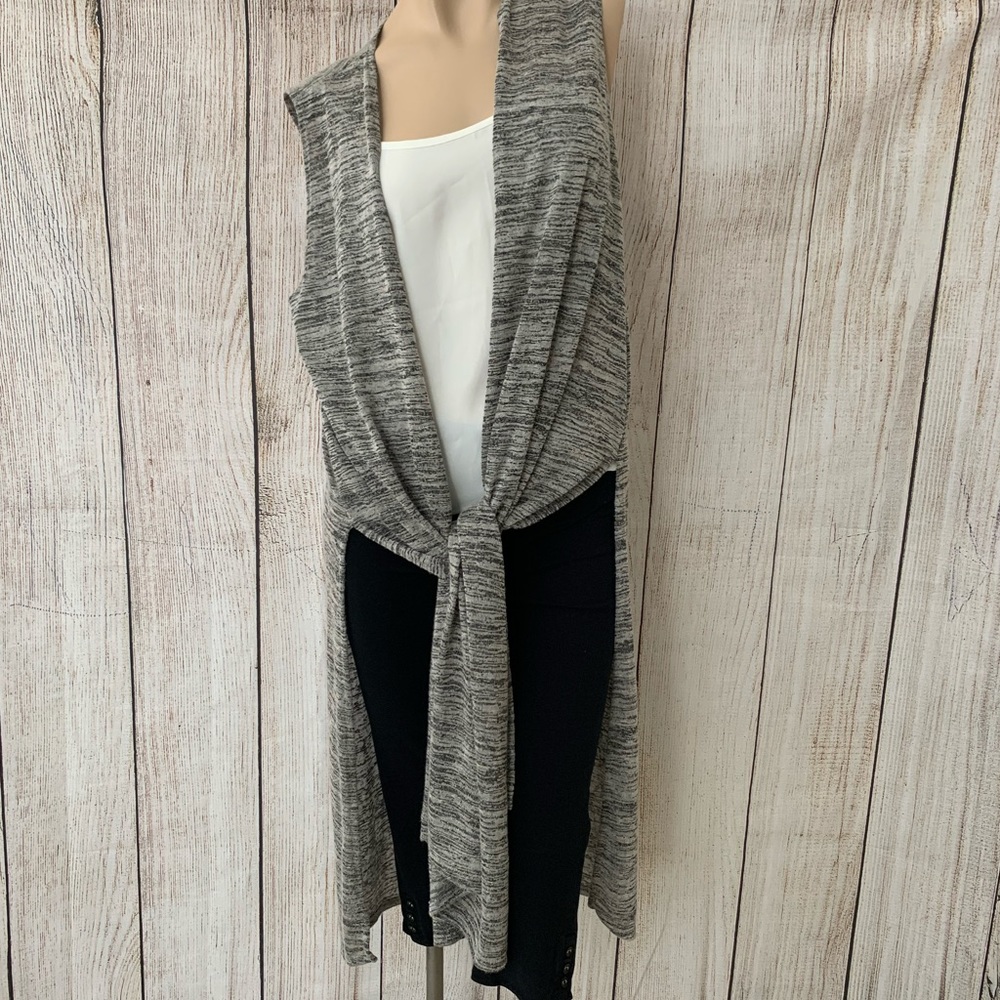 LuLaRoe Joy Vest - Picture 1 of 3